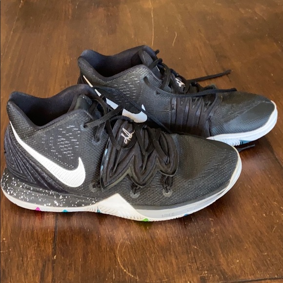 Nike Kyrie 5 - Picture 1 of 6